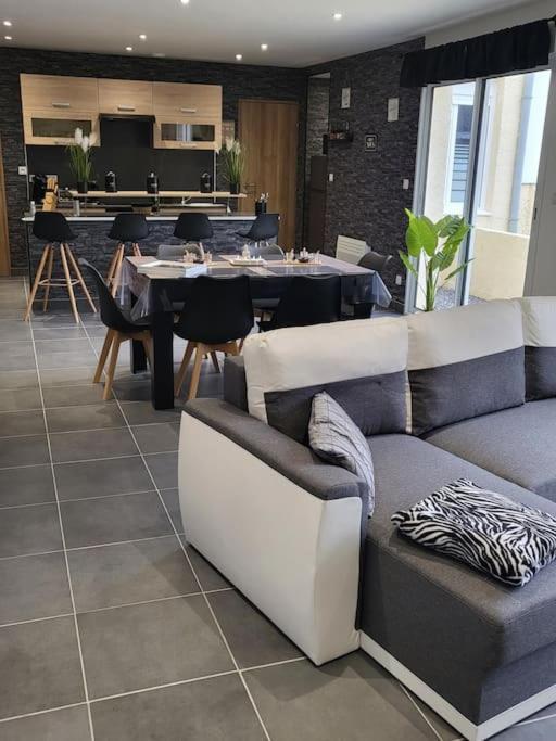 Chez Aline Apartment Calais Luaran gambar